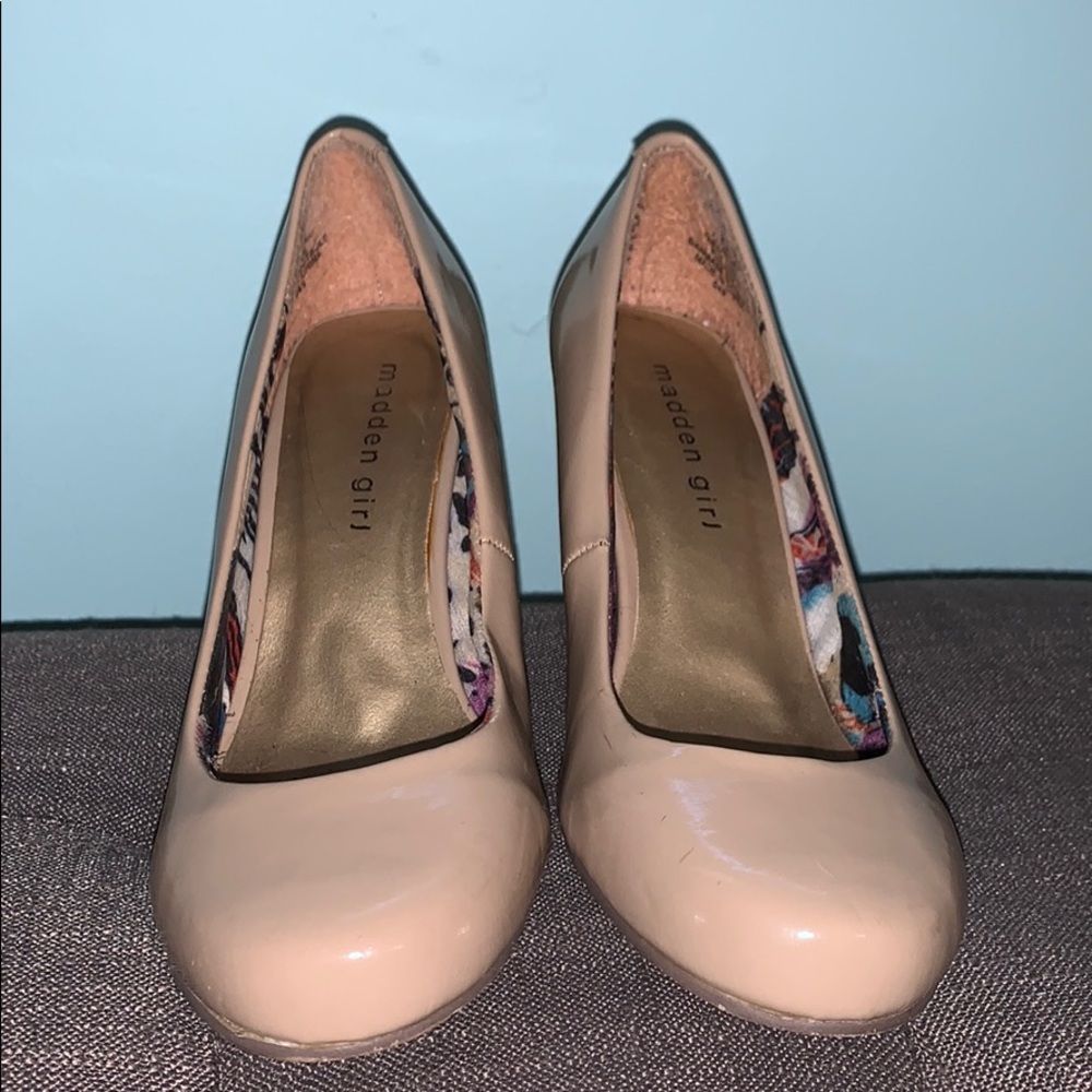 Nude wedges